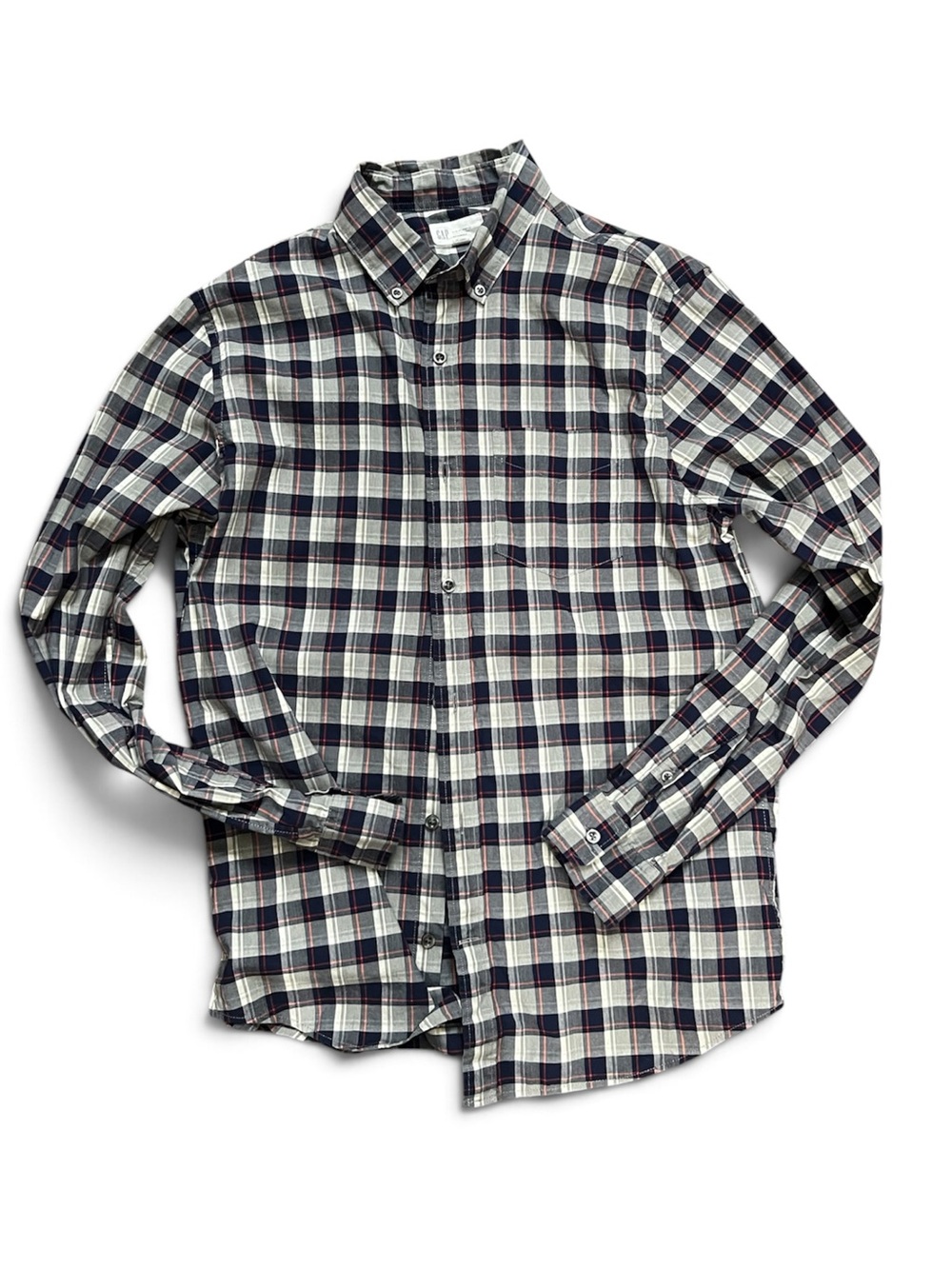 GAP men’s Classic Plaid Button-Down Shirt - Navy & White M